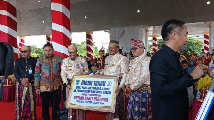 HUT KE-66 LUWU - Bupati Kabupaten Luwu, Patahuddin menhibahkan 5 hektar lahan di Kecamatan Bua untuk pembangunan RS regional.