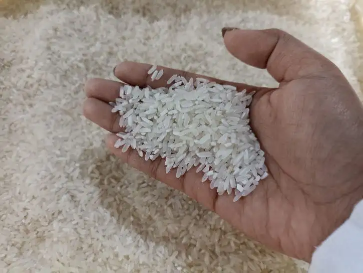 Foto beras premium lokal di Pasar Lakessi, Kota Parepare