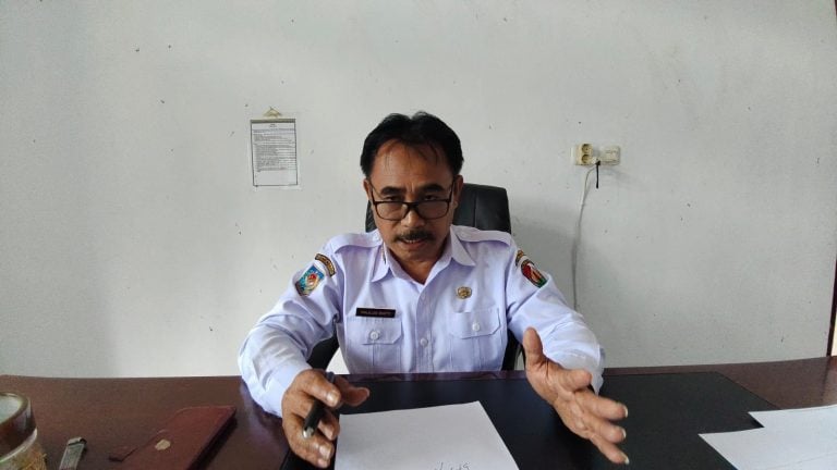 Pejabat Dinas Ketahanan Pangan memberikan keterangan soal harga beras SPHP Toraja Utara yang ditetapkan Rp57.500 per 5 kg