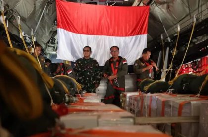Satgas Garuda Merah Putih-II menjatuhkan bantuan kemanusiaan ke Jalur Gaza, Palestina, bertepatan dengan HUT ke-80 RI, Minggu (17/8/2025).