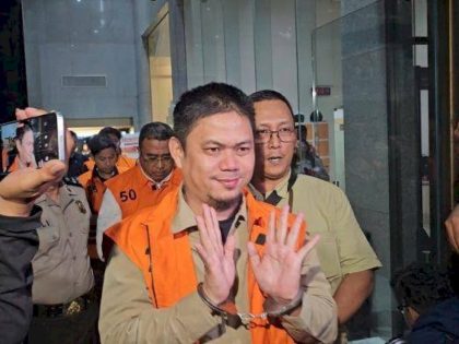 OTT Bupati Kolaka Timur Abdul Azis oleh KPK terkait dugaan korupsi DAK pembangunan rumah sakit.