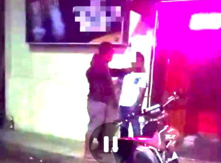 Cuplikan video preman cekik warga di Toraja Utara yang viral di media sosial