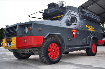 Rantis Brimob Lindas Driver Ojol DAPC-1 Wolf full armor dengan bodi baja dan velg merah