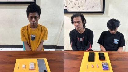 Petugas Polres Palopo menunjukkan barang bukti sabu dalam pengungkapan kasus sabu Palopo yang melibatkan Aris Sofyan.