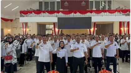 Walikota Palopo resmi berkantor dan memimpin rapat perdana bersama jajaran Pemkot di Balaikota Palopo.