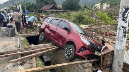Minibus terperosok Palopo di Jalan Ratulangi, sopir tewas sementara penumpang selamat