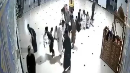 Tangkapan video CCTV memperlihatkan pemimpin ponpes tampar santri di Palopo karena tidak cium tangan.