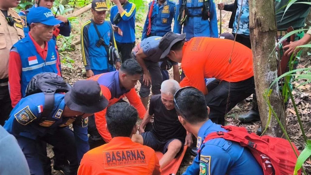 Tim SAR evakuasi warga hilang Luwu lansia 82 tahun ditemukan selamat di kebun