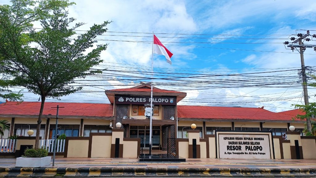 Gedung Polres Palopo tempat wanita Palopo laporkan asusila terhadap seorang purnawirawan yang diduga melakukan tindakan tidak pantas.