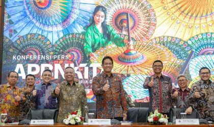 Konferensi pers APBN defisit Oktober 2025 dengan pejabat pemerintah.