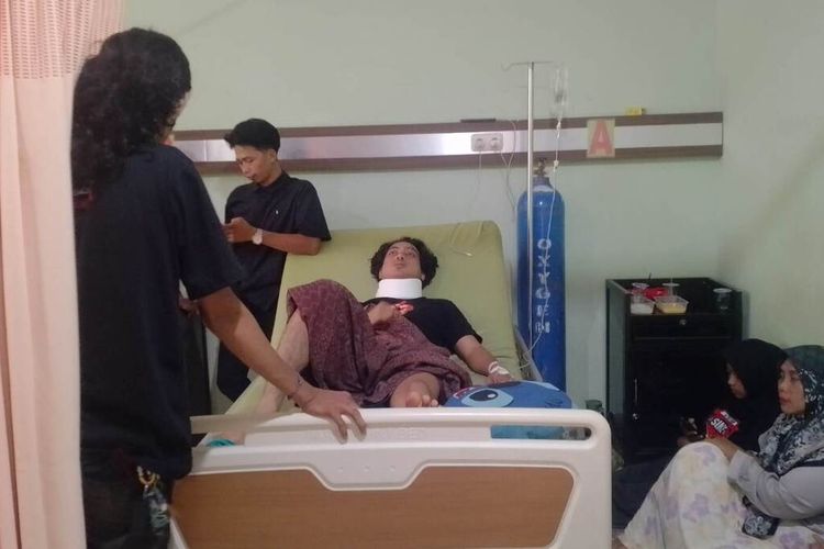 Korban penganiayaan mahasiswa Palopo sedang dirawat di rumah sakit dengan kondisi rahang terluka.